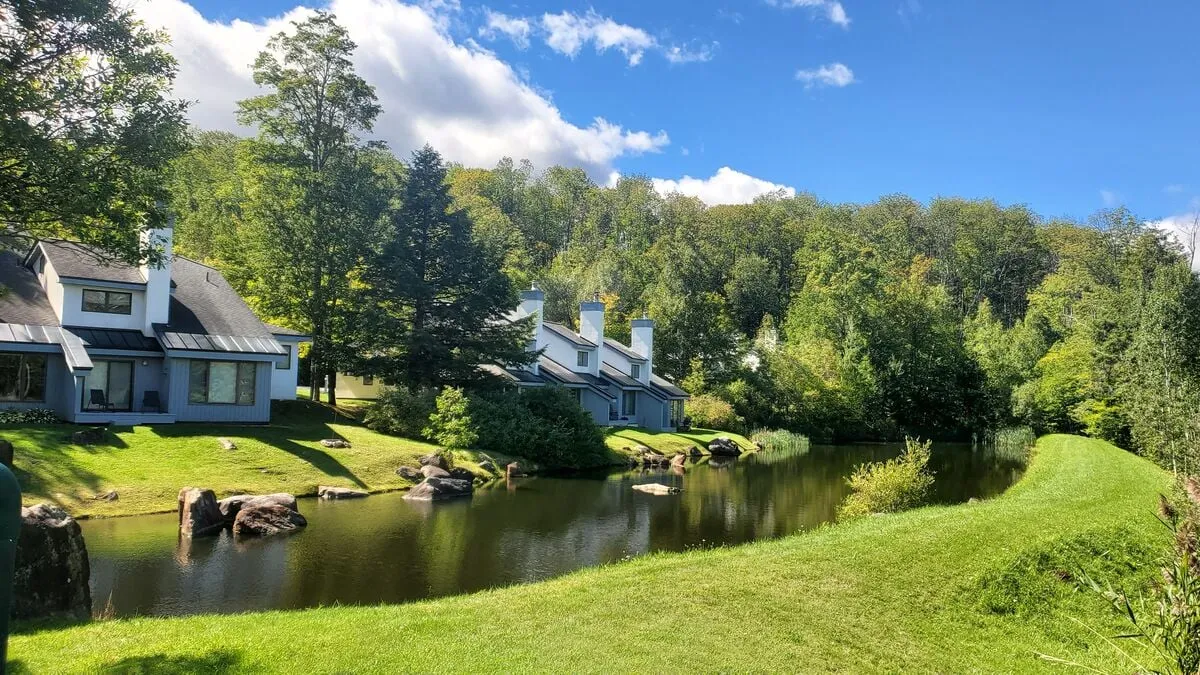 A peaceful pond surrounded by greenery and neighboring resort residences, ideal for walks, wildlife observation, or moments of quiet reflection.
